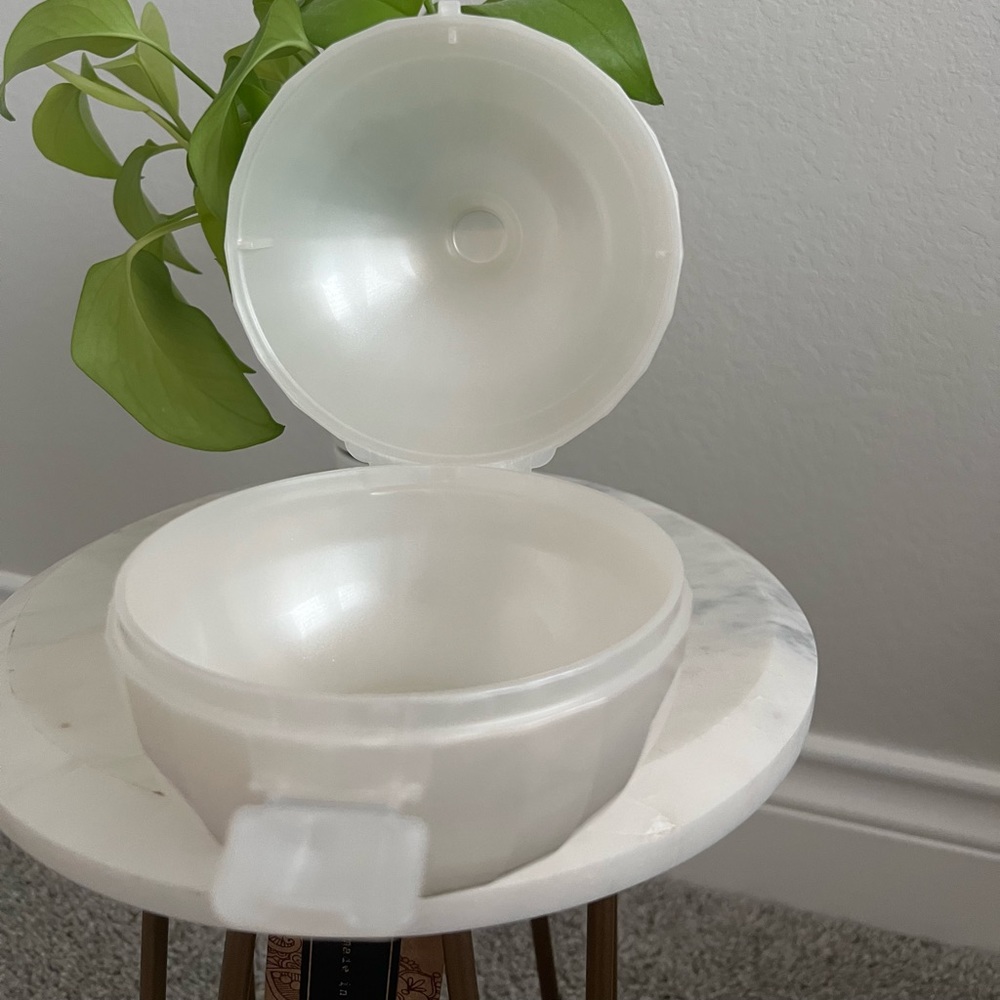 Tupperware onion keeper - Picture 5 of 6